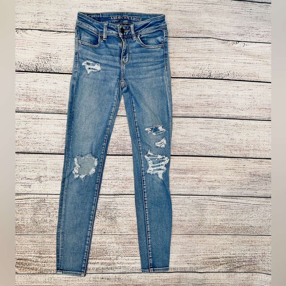 AE Distressed Skinnies